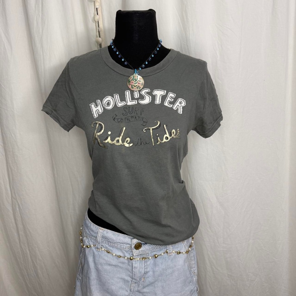 2000s Hollister Ride the Tides Embroidered Graphic Tee  Size L